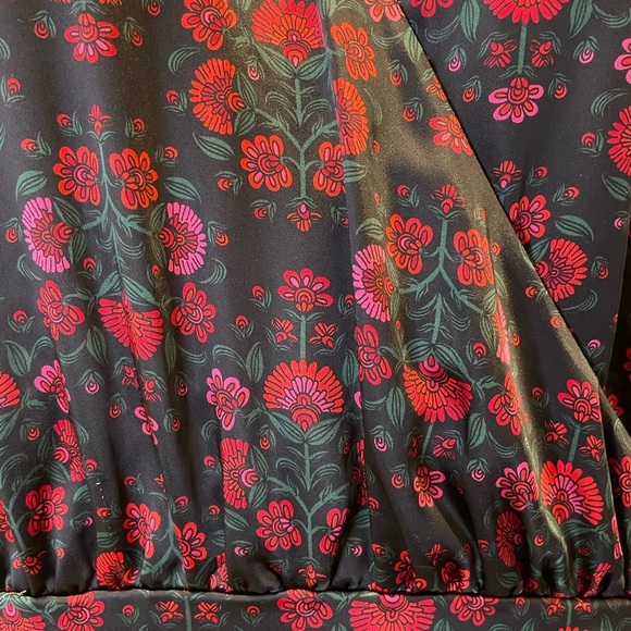 On 34TH Black and Red Wrap Style Dress with Bishop Sleeves V-Neck Size L - Picture 6 of 6